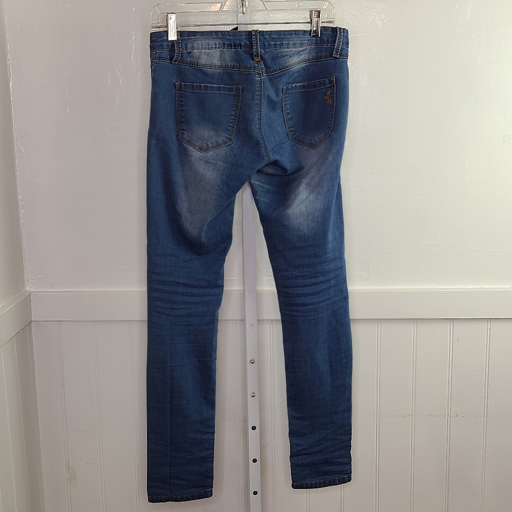 V.I.P. Jeans Women's Medium Wash Skinny Jean | 3/4 - Picture 3 of 9